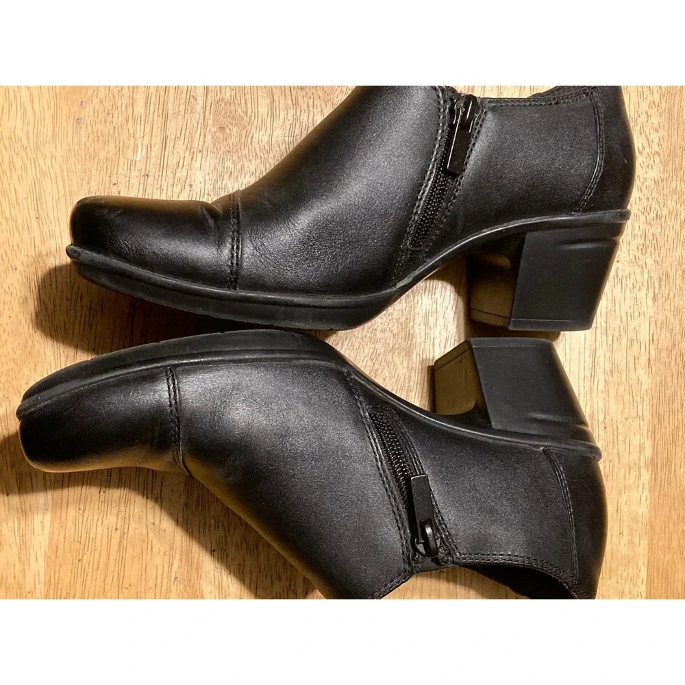Clarks Collection Black Leather Side Zip Button Booties‎ Shooties 6.5M